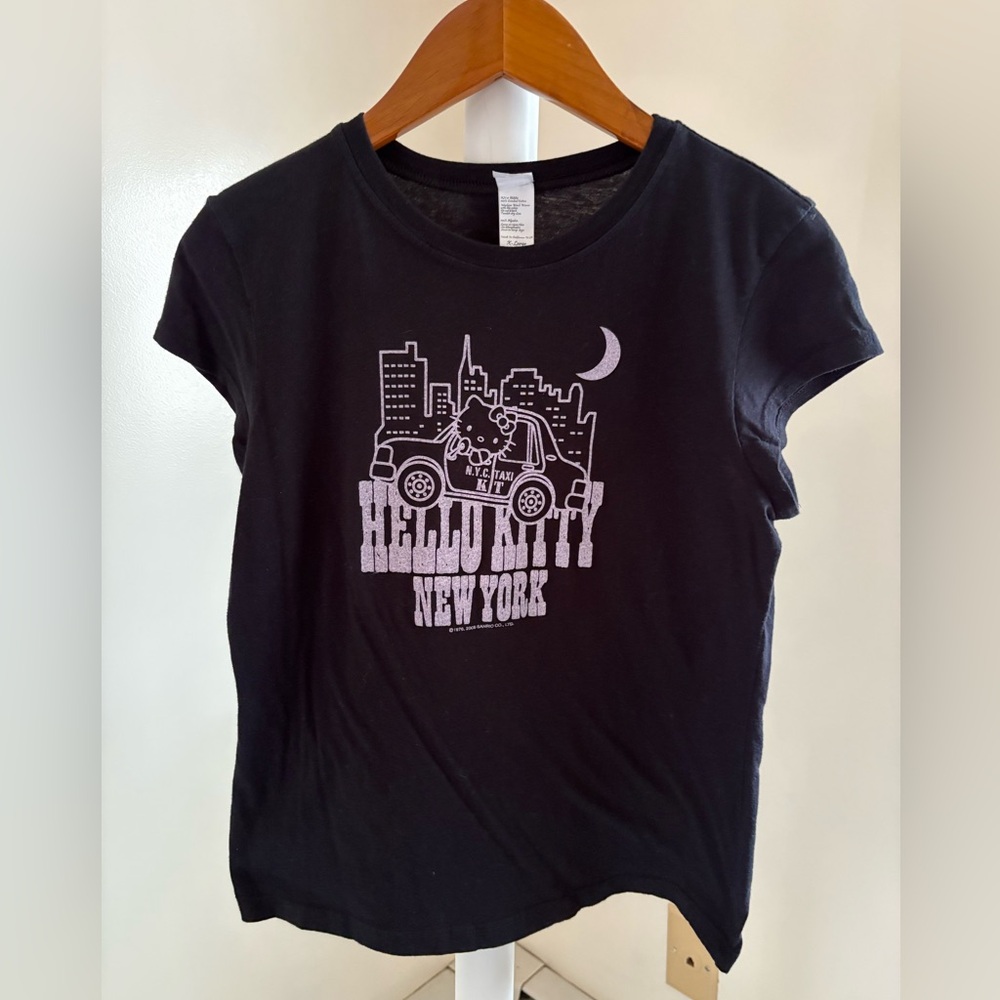 Hello Kitty Black New York Skyline Tee — Size XL Youth